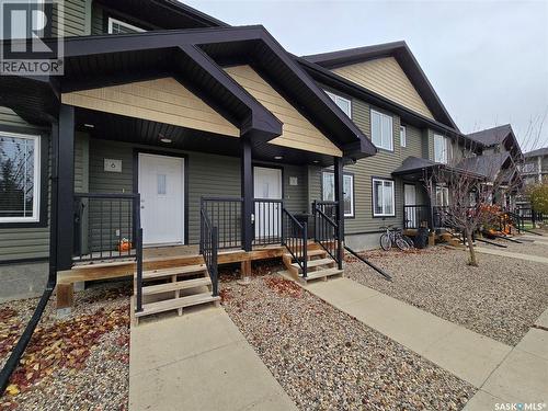 6 815 5Th Street Ne, Weyburn, SK - Outdoor