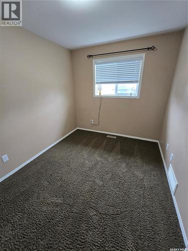 6 815 5Th Street Ne, Weyburn, SK - Indoor Photo Showing Other Room