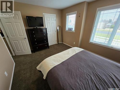 6 815 5Th Street Ne, Weyburn, SK - Indoor Photo Showing Bedroom