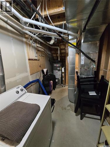 6 815 5Th Street Ne, Weyburn, SK - Indoor Photo Showing Laundry Room