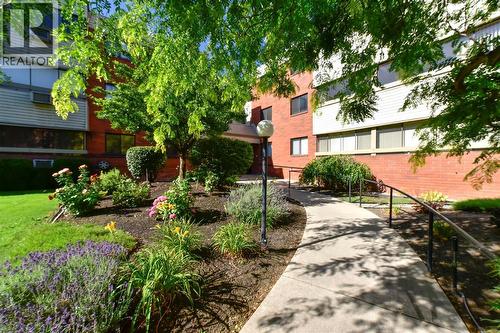 1075 Bernard Avenue Unit# 214  Kelowna, BC V1Y 6P7