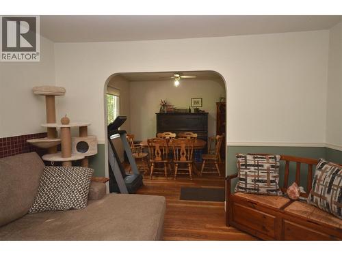2203 45 Avenue, Vernon, BC - Indoor Photo Showing Living Room