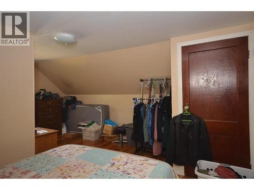 2203 45 Avenue, Vernon, BC - Indoor Photo Showing Bedroom