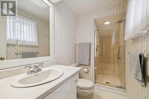 222 Strathcona Drive, Burlington, ON - Indoor Photo Showing Bathroom