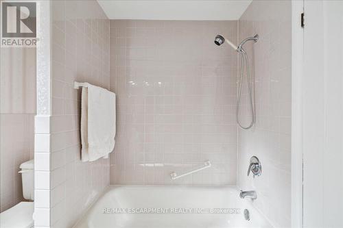 222 Strathcona Drive, Burlington, ON - Indoor Photo Showing Bathroom