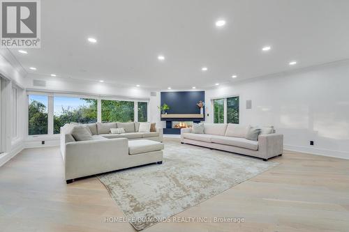 47 Ridge Point Drive, St. Catharines, ON - Indoor Photo Showing Living Room