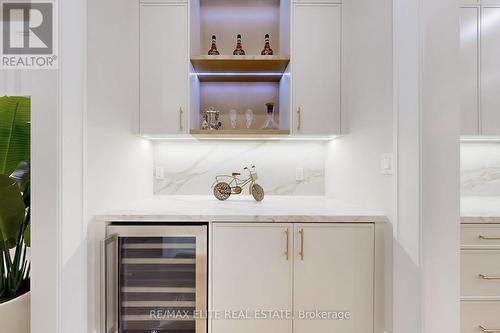 160 Lawrence Avenue, Richmond Hill, ON - 