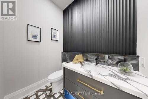 160 Lawrence Avenue, Richmond Hill, ON - Indoor Photo Showing Bathroom