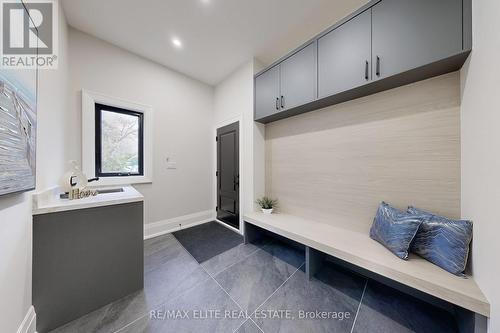 160 Lawrence Avenue, Richmond Hill, ON - Indoor