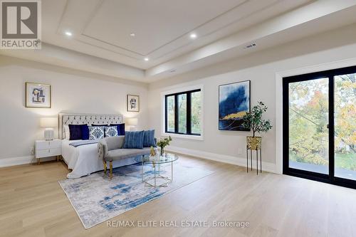 160 Lawrence Avenue, Richmond Hill, ON - Indoor Photo Showing Living Room