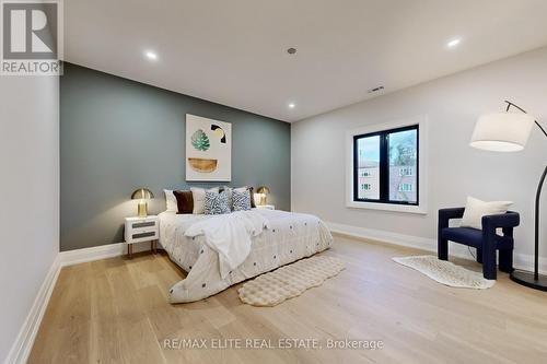 160 Lawrence Avenue, Richmond Hill, ON - Indoor Photo Showing Bedroom