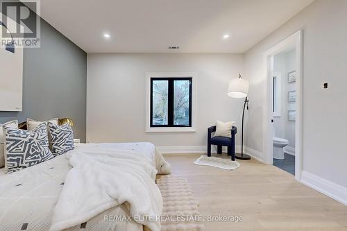 160 Lawrence Avenue, Richmond Hill, ON - Indoor Photo Showing Bedroom