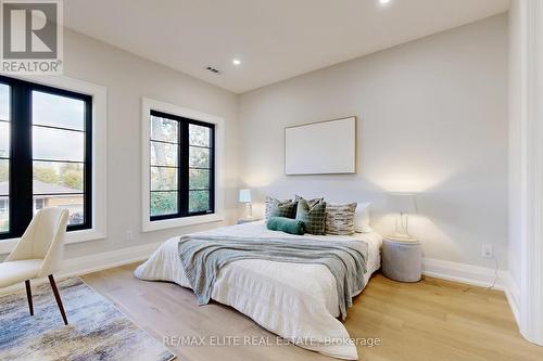 160 Lawrence Avenue, Richmond Hill, ON - Indoor Photo Showing Bedroom