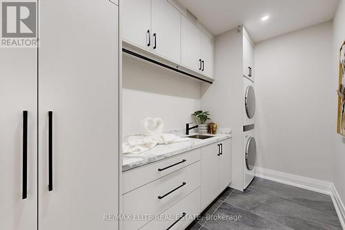 160 Lawrence Avenue, Richmond Hill, ON - Indoor