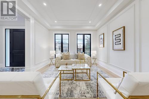 160 Lawrence Avenue, Richmond Hill, ON - Indoor Photo Showing Living Room