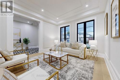160 Lawrence Avenue, Richmond Hill, ON - Indoor Photo Showing Living Room