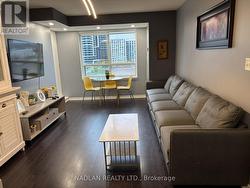 39 Oneida Cres Dining and Living - 