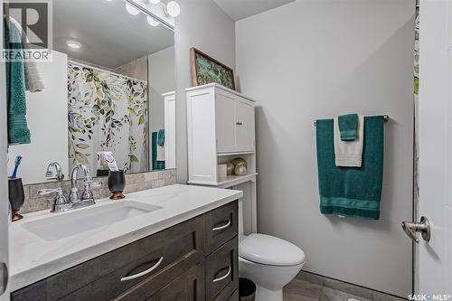 811 Hilliard Street W, Saskatoon, SK - Indoor Photo Showing Bathroom