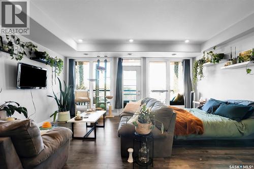 811 Hilliard Street W, Saskatoon, SK - Indoor Photo Showing Living Room