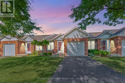 17 - 25 KITTY MURRAY LANE  Hamilton, ON L9K 1L3