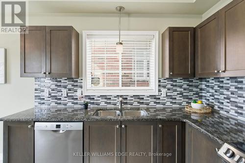 62 Browview Drive, Hamilton, ON - Indoor Photo Showing Kitchen With Double Sink With Upgraded Kitchen