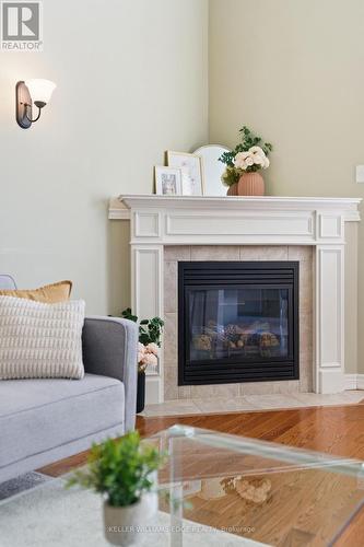 62 Browview Drive, Hamilton, ON - Indoor Photo Showing Living Room With Fireplace