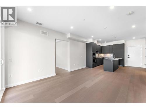 9654 Benchland Road Unit# 407, Lake Country, BC - Indoor Photo Showing Kitchen
