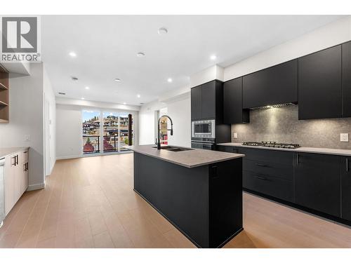9654 Benchland Road Unit# 407, Lake Country, BC - Indoor Photo Showing Kitchen With Upgraded Kitchen