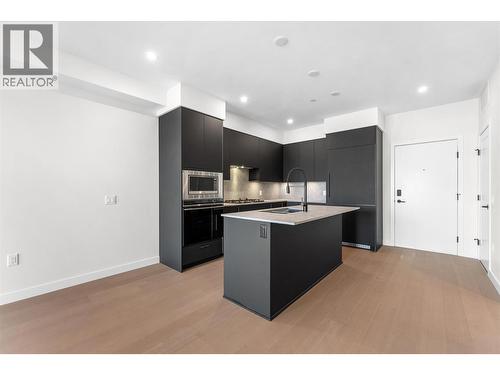 9654 Benchland Road Unit# 407, Lake Country, BC - Indoor Photo Showing Kitchen