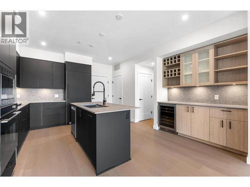 9654 Benchland Road Unit# 407, Lake Country, BC - Indoor Photo Showing Kitchen With Upgraded Kitchen
