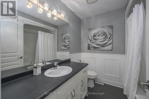 2641 Tucker Court, London North (North I), ON - Indoor Photo Showing Bathroom
