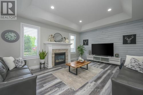 2641 Tucker Court, London North (North I), ON - Indoor Photo Showing Living Room With Fireplace