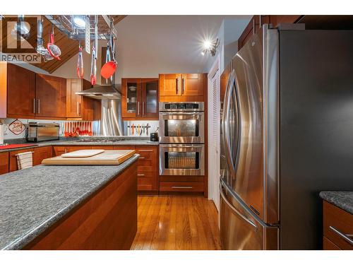 2104 Country Woods Road, Sorrento, BC - Indoor Photo Showing Kitchen