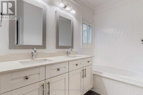 2400 Tesla Crescent, Oakville, ON - Indoor Photo Showing Bathroom