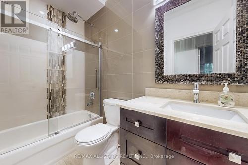 2400 Tesla Crescent, Oakville, ON - Indoor Photo Showing Bathroom