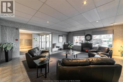 8591 Riverside Dr. E. Unit# 802, Windsor, ON - Indoor Photo Showing Living Room