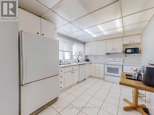2 Dove Hawk Way, Toronto, ON - Indoor Photo Showing Kitchen