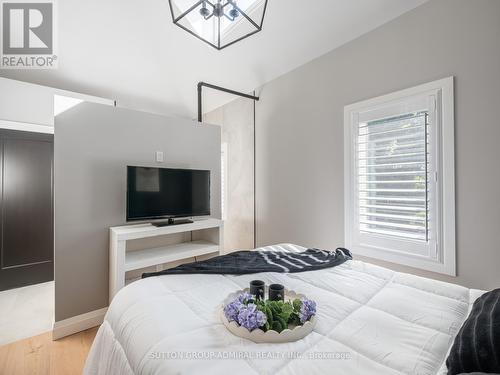 187 Rosslyn Avenue S, Hamilton, ON - Indoor Photo Showing Bedroom