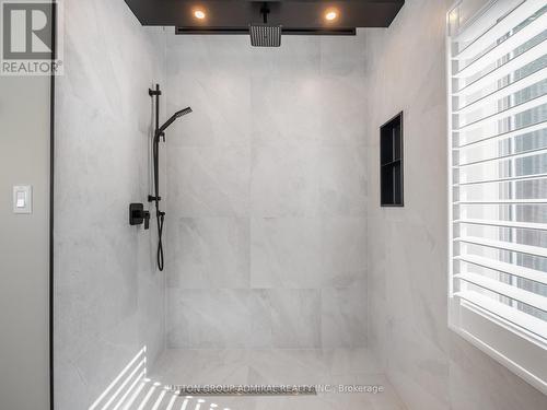 187 Rosslyn Avenue S, Hamilton, ON - Indoor Photo Showing Bathroom