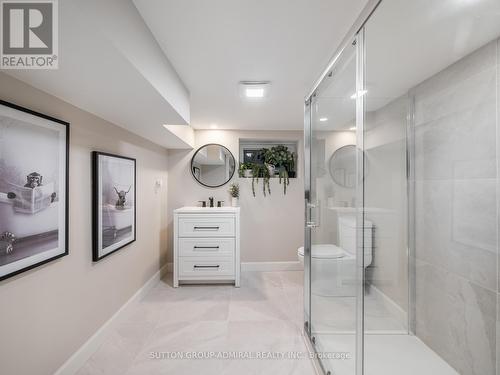 187 Rosslyn Avenue S, Hamilton, ON - Indoor Photo Showing Bathroom