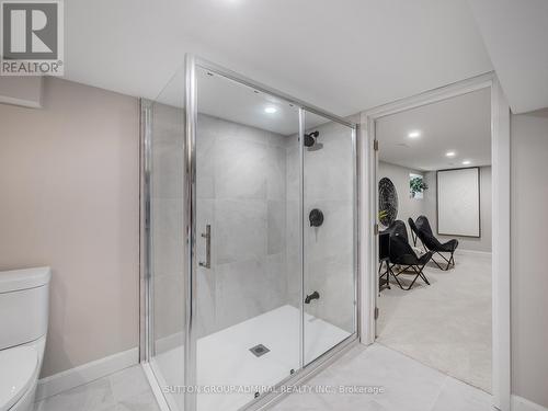 187 Rosslyn Avenue S, Hamilton, ON - Indoor Photo Showing Bathroom