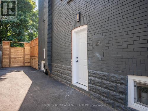 187 Rosslyn Avenue S, Hamilton, ON - Outdoor With Exterior