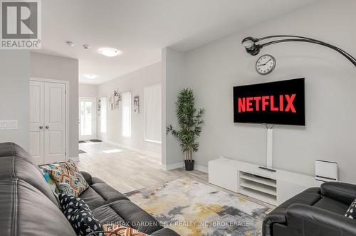 33 Bounty Avenue, Thorold (Rolling Meadows), ON - Indoor