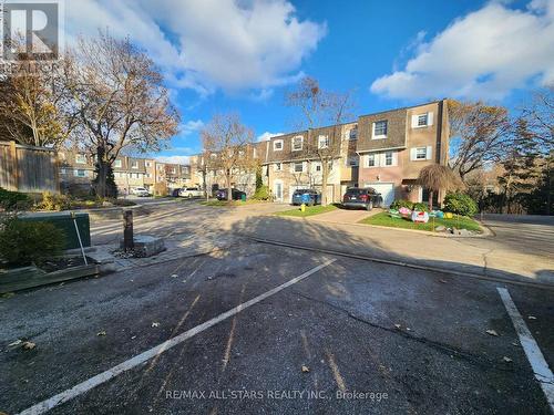 6 HEPWORTH WAY  Markham, ON L3P 3S9