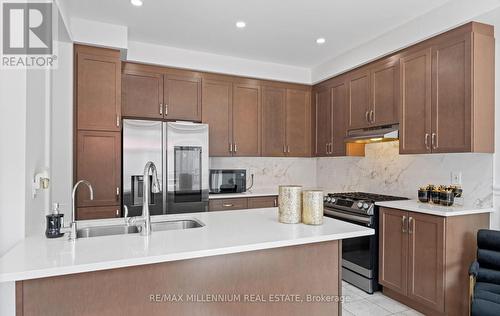 83 Casely Avenue, Richmond Hill, ON - Indoor Photo Showing Kitchen With Double Sink With Upgraded Kitchen
