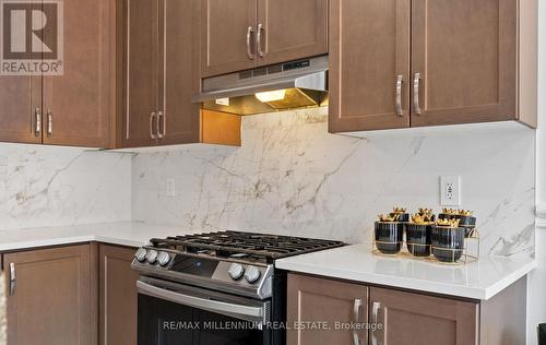83 Casely Avenue, Richmond Hill, ON - Indoor Photo Showing Kitchen With Upgraded Kitchen