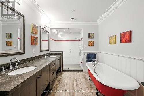Second Floor Bathroom - 597 Old York Road, Burlington, ON - Indoor Photo Showing Bathroom