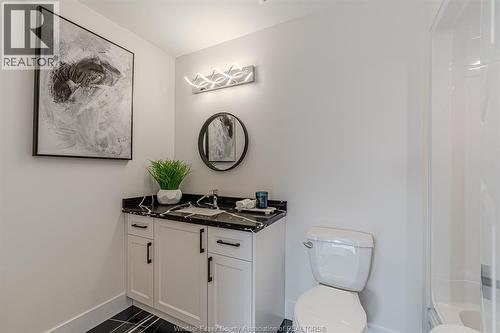 120 Bloomington, Chatham, ON - Indoor Photo Showing Bathroom