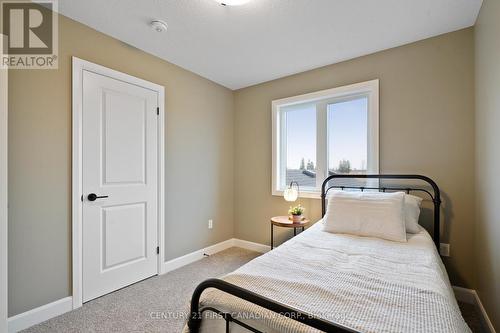9 Postma Crescent, North Middlesex (Ailsa Craig), ON - Indoor Photo Showing Bedroom