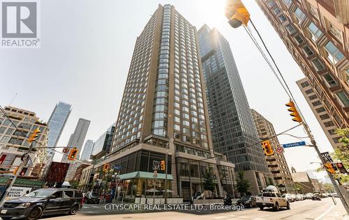 2120 - 155 YORKVILLE AVENUE  Toronto, ON M5R 1C4